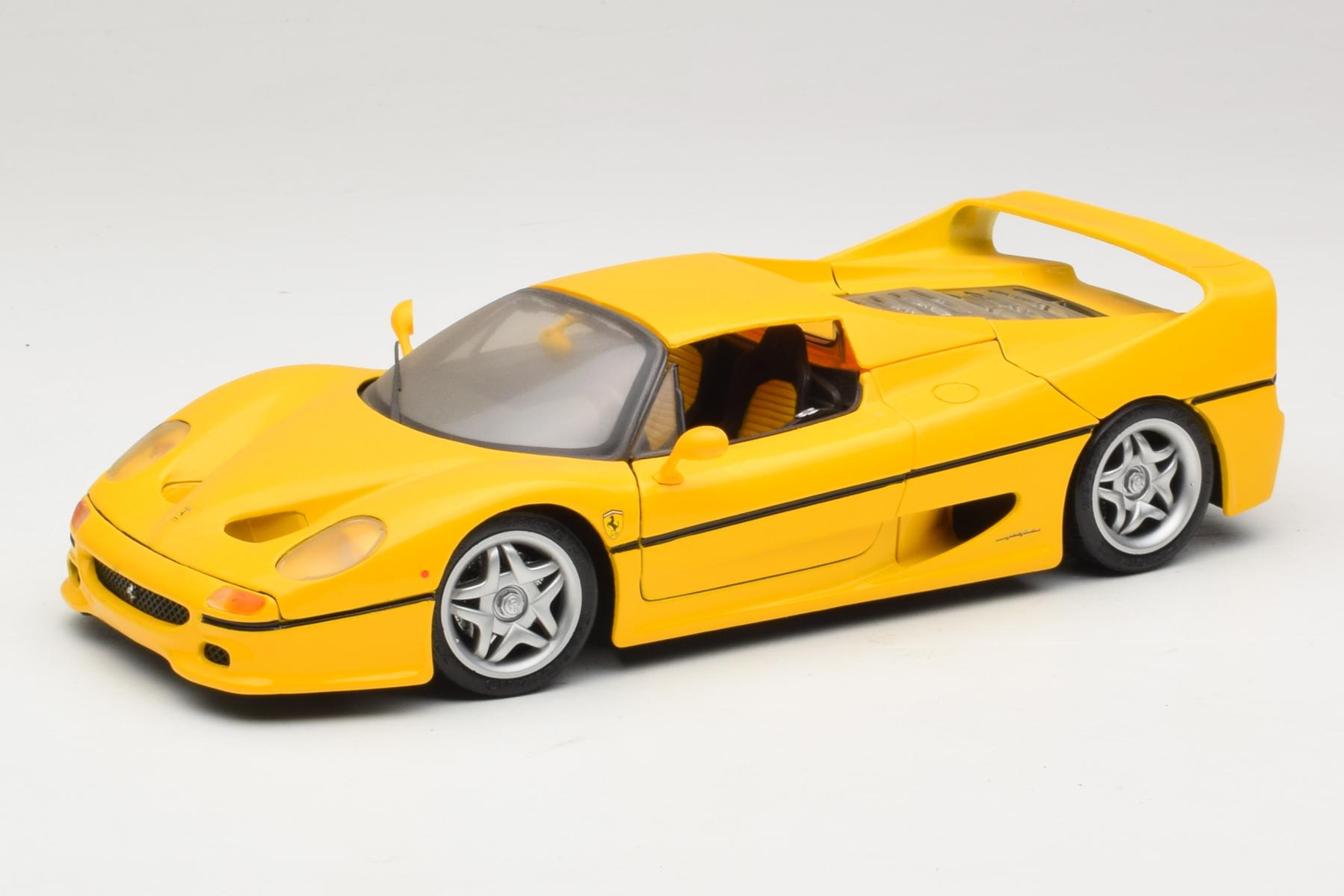 3076-Y1 Ferrari F50 Coupe Yellow Shell Maisto 1/18
