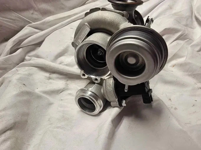 Turbocompresor para BMW X5 X6 750Li 650i 550i GT xDrive Motor 4.4L 11657646092 Foto 3 de 4