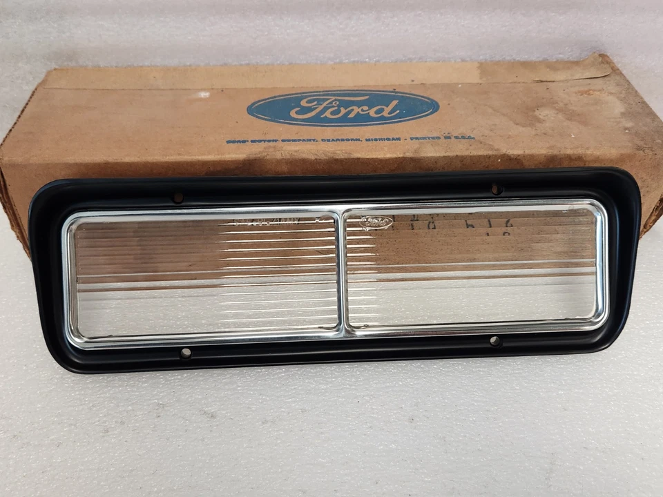 Lente de luz de estacionamiento señal de giro Mercury Marquis 1971-1972 Ford D1MY-13208-A nuevo de lote nuevo Foto 3 de 4