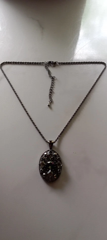 Colar pingente oval estado central design Premier com cristal hematita 18-22 polegadas - Imagem 4 de 4