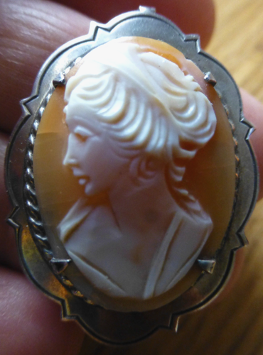 VINTAGE CARVED SHELL CAMEO BROOCH Hallmarked SILVER w Pendant Loop 35mm x 27mm