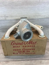 Vintage 1950s Grind-O-Mat Grinder Model 354 White Wide Base Table Top In Box