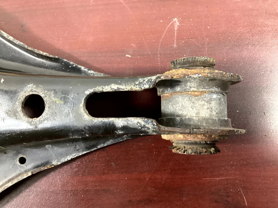 BMW 328I F30 2012-2014 AWD brazo de control de suspensión inferior trasero derecho fabricante de equipos originales. Foto 4 de 4