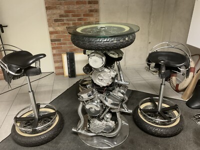 Harley Davidson Bartisch bestehend aus drei Motoren mit drei Barhockern,einmalig
