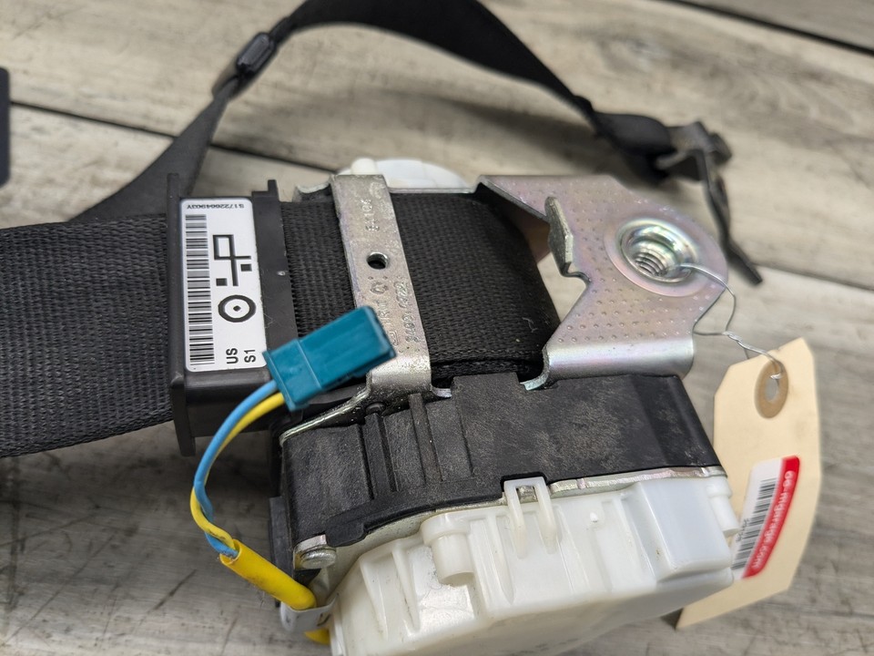 0911 OEM BMW E90 E91 328 335 LCI Front Left Driver Seat Belt Retractor