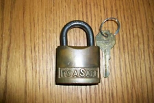 VINTAGE SAFE BRASS PADLOCK & KEY.