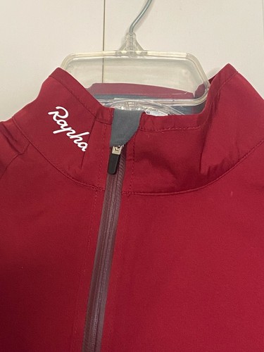 CHAQUETA CORTAVIENTOS NUEVA SIN ETIQUETAS RAPHA 'PRO TEAM' BORGOÑA 100 % NAILON CICLISMO DE CARRETERA TALLA:S - Imagen 3 de 6