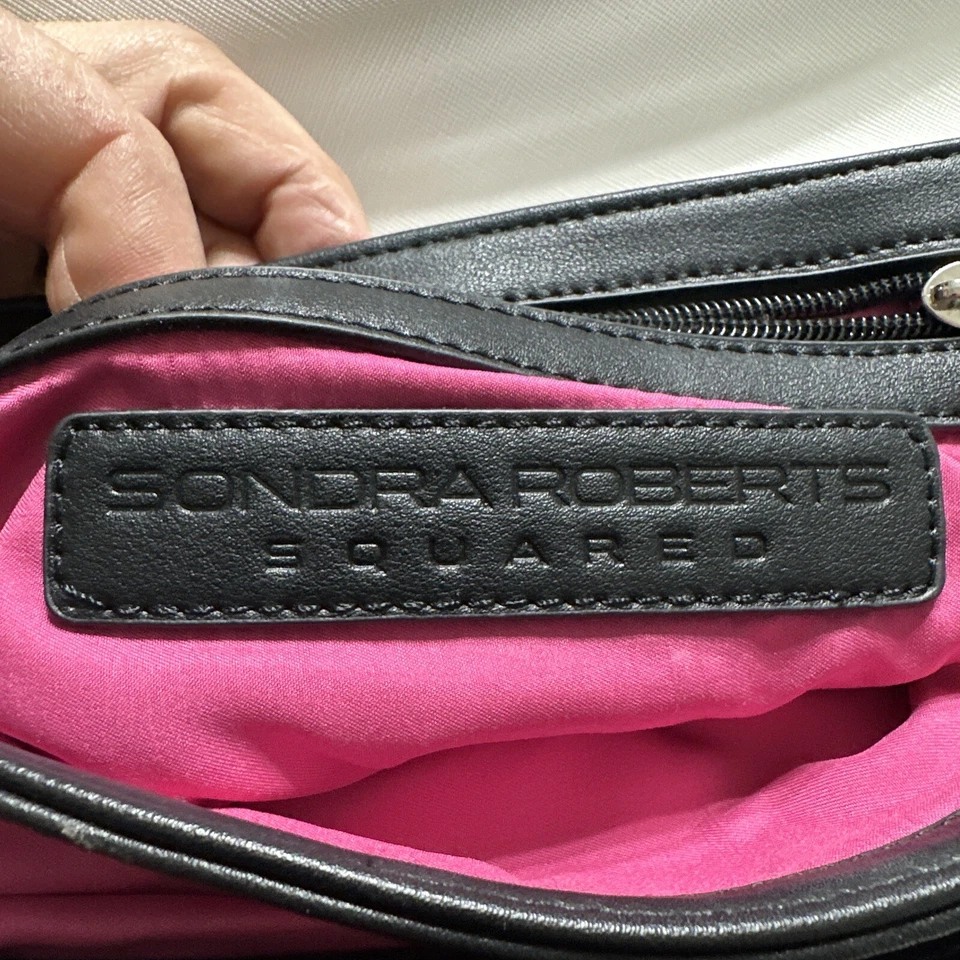 Bolso sin asas Sondra Roberts blanco, negro, dorado metálico con almeja Foto 4 de 4