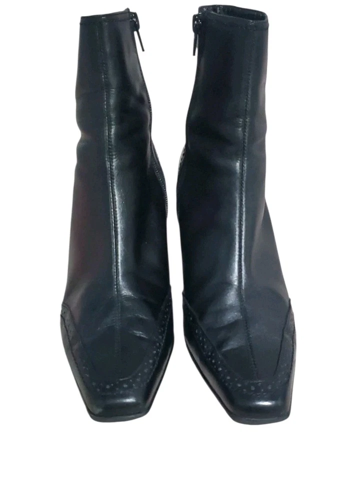 Botas de Cuero Etienne Aigner Talla 7 E-Laddie Negras Cremallera al Tobillo 2.5" Tacón Foto 2 de 4