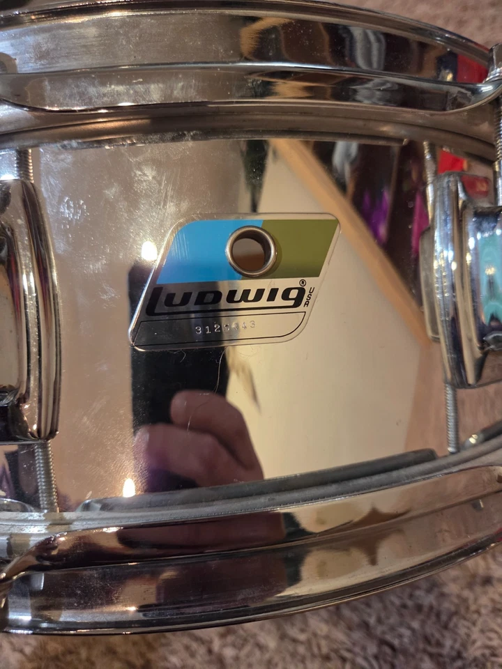 路德维希小军鼓 5.5 x 14 蓝色/橄榄徽章 — 第 3/4 张图片