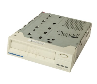 Tandberg SLR100 S26361-H583-V200 50/100 GB Tape Drive