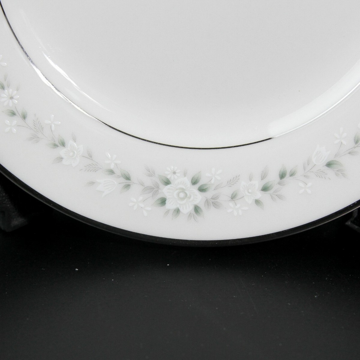 NORITAKE IVORY CHINA HEATHER 7548 SILVER TRIM WHITE FLOWERS BREAD