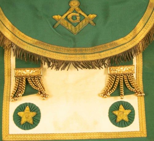 D.M. GOUDLIELOCK GLASGOW: MASONIC APRON, SASH & BOOK: SCOTLAND 1927 REF: 2923A - Picture 2 of 12