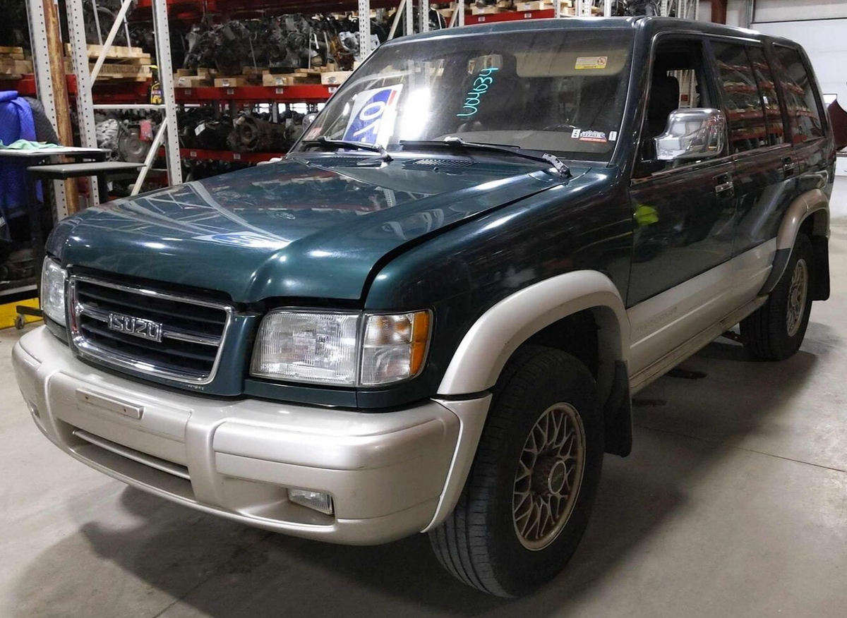 Isuzu Trooper 1999.