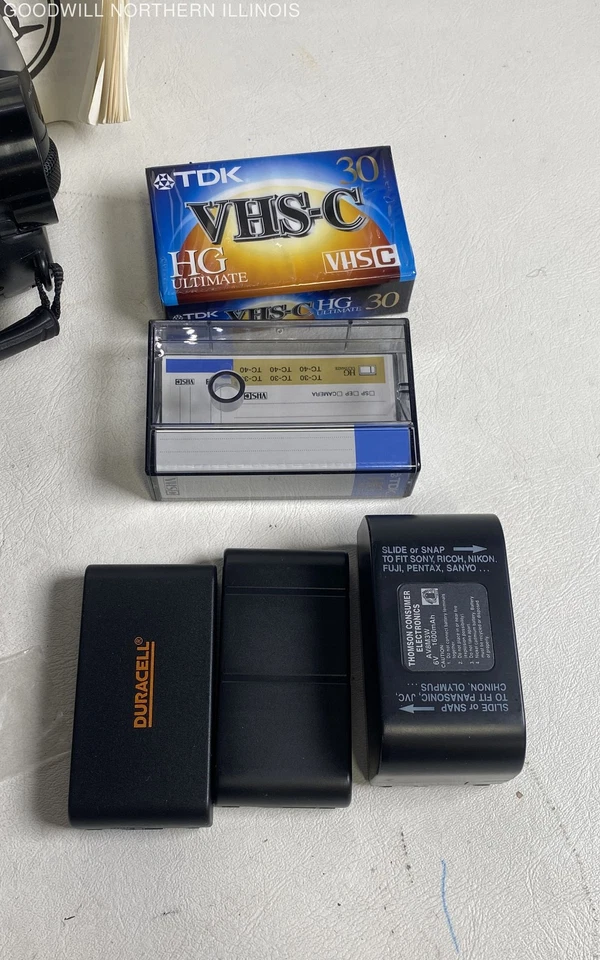 RCA CC645 VHS-C Camcorder Vintage - Image 2 of 4