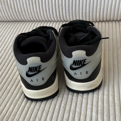Nike Boys Low Top Lace-Up Athletic Sneakers Black Gray White Size 10.5