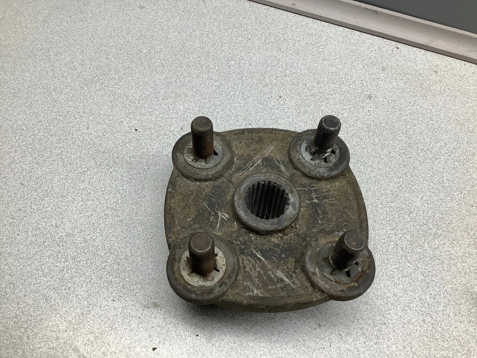 1996 96 POLARIS TRAIL BOSS 250 2X4 REAR WHEEL HUB