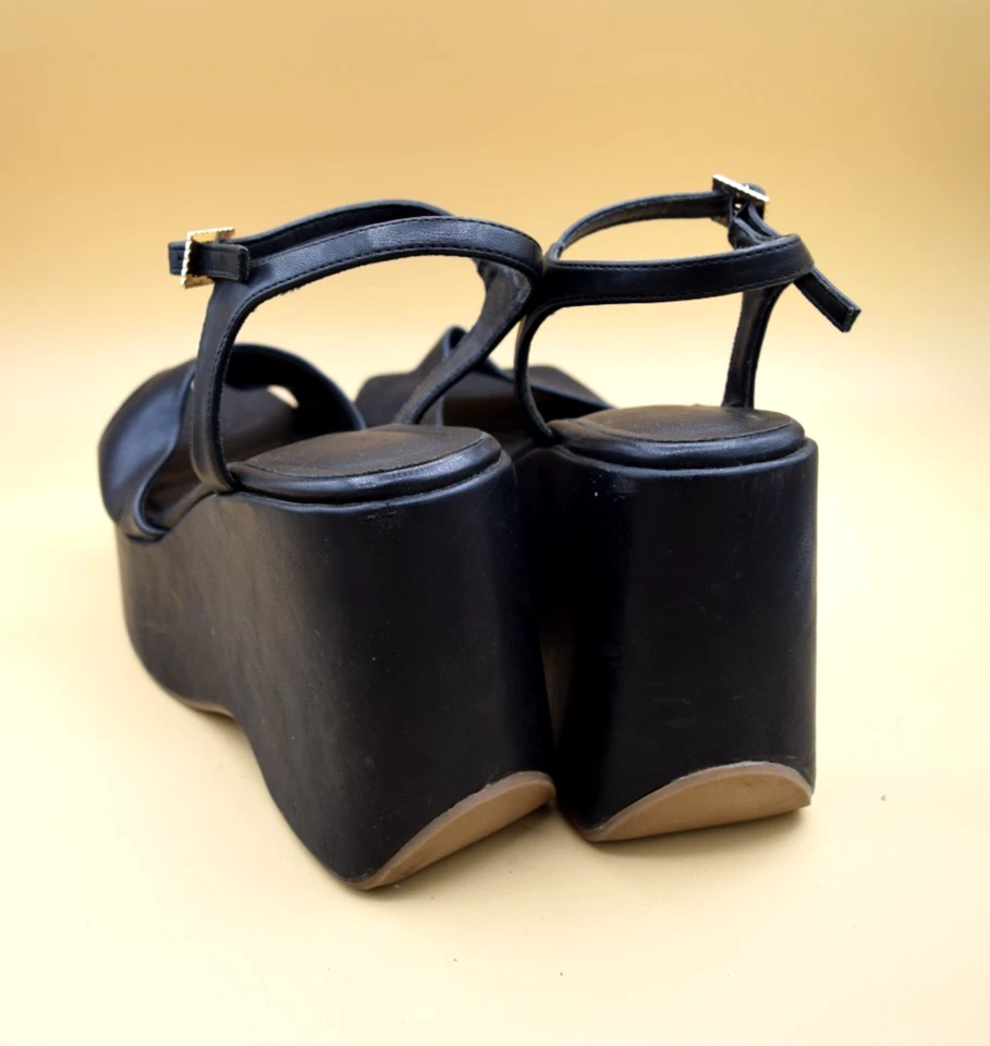 Sandálias pretas plataforma com alça de tornozelo Liliana 10 tiras de salto cunha - Imagem 3 de 4