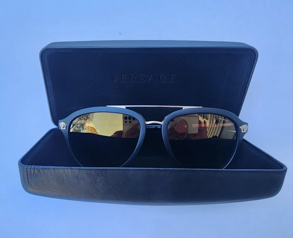 Gafas de sol Versace Aviator VE4341 marco negro y dorado Foto 2 de 4