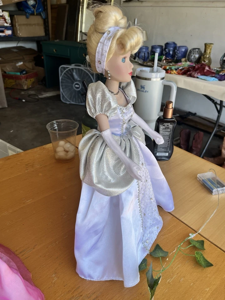 Disney Princess Keepsake Dolls (with Stands) - Image 3 of 4