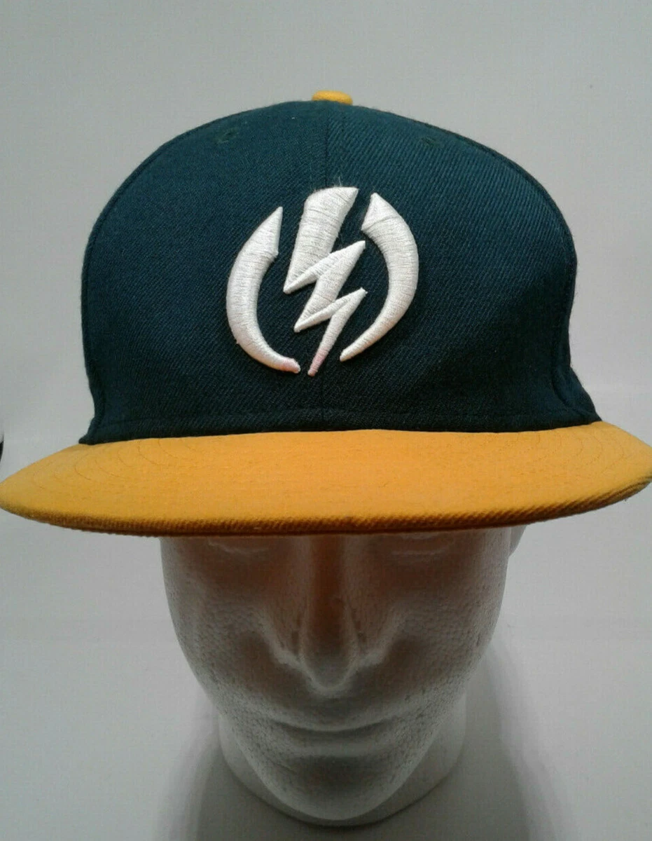 Electric outlet fitted hat