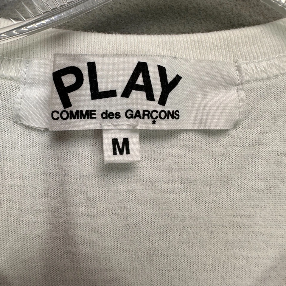 女式 Comme Des Garcons Play 短袖白色 T 恤 M 码迷彩心形 — 第 3/4 张图片