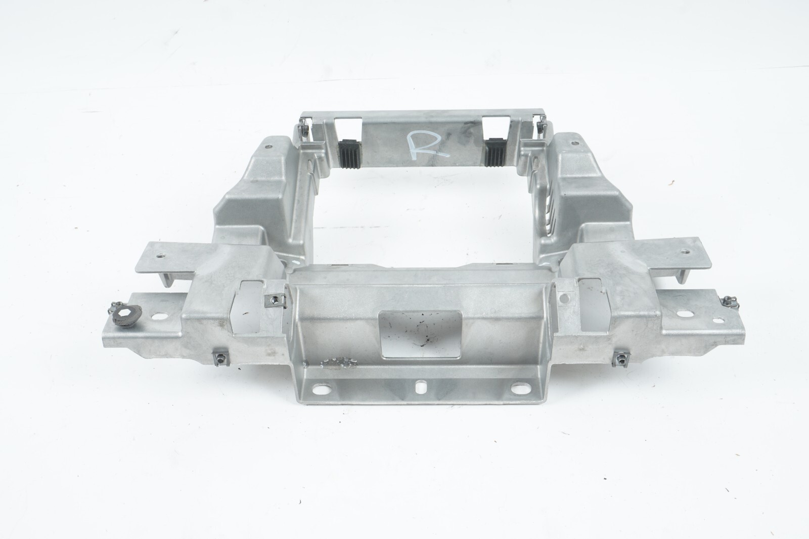14 - 17 MASERATI QUATTROPORTE DASH CENTER SCREEN MOUNT BRACKET 670001623 OEM