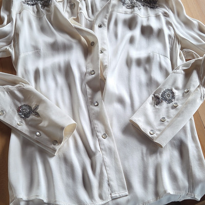 Amor & Psyche Damen Westernbluse Creme 100% Seide Druckknöpfe Pailletten