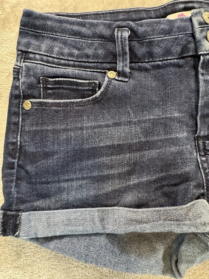 Pantalones Cortos de Jean Candie's con Puños Tiro Bajo Lavado Oscuro Elastizados Doble Botón Juniors 3 Foto 4 de 4