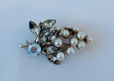 Antique Imitation Pearl and Crystal Grape Vine 3D Gold Tone Brooch