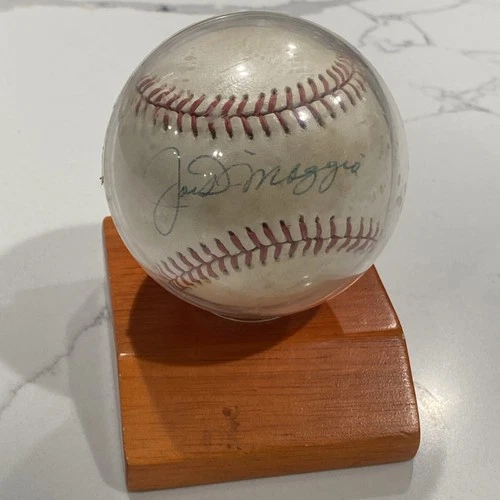 Joe DiMaggio Autographed American League Baseball Ball W/case. No COA