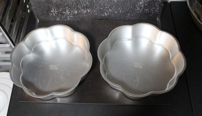 Wilton Scalloped 9.5 x 2inch 2-Set Cake Pan