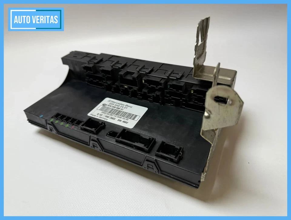 Original Mercedes-Benz C-Class W203 fuse box SAM module A2035452401 - Image 2 of 4