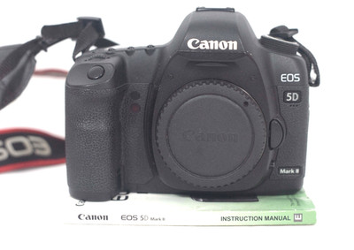 Canon 5D Mark II body, no scratches