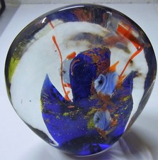 Briefbeschwerer, Aquarium Fische Seetang, unsigniert, ca:H/L/B 10,5/10/5cm,703g