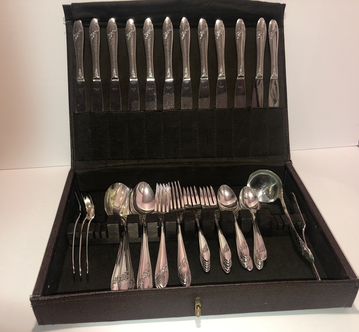 VINTAGE ONEIDA COMMUNITY TUDOR PLATE 64 PIECE SILVERWARE SET | eBay