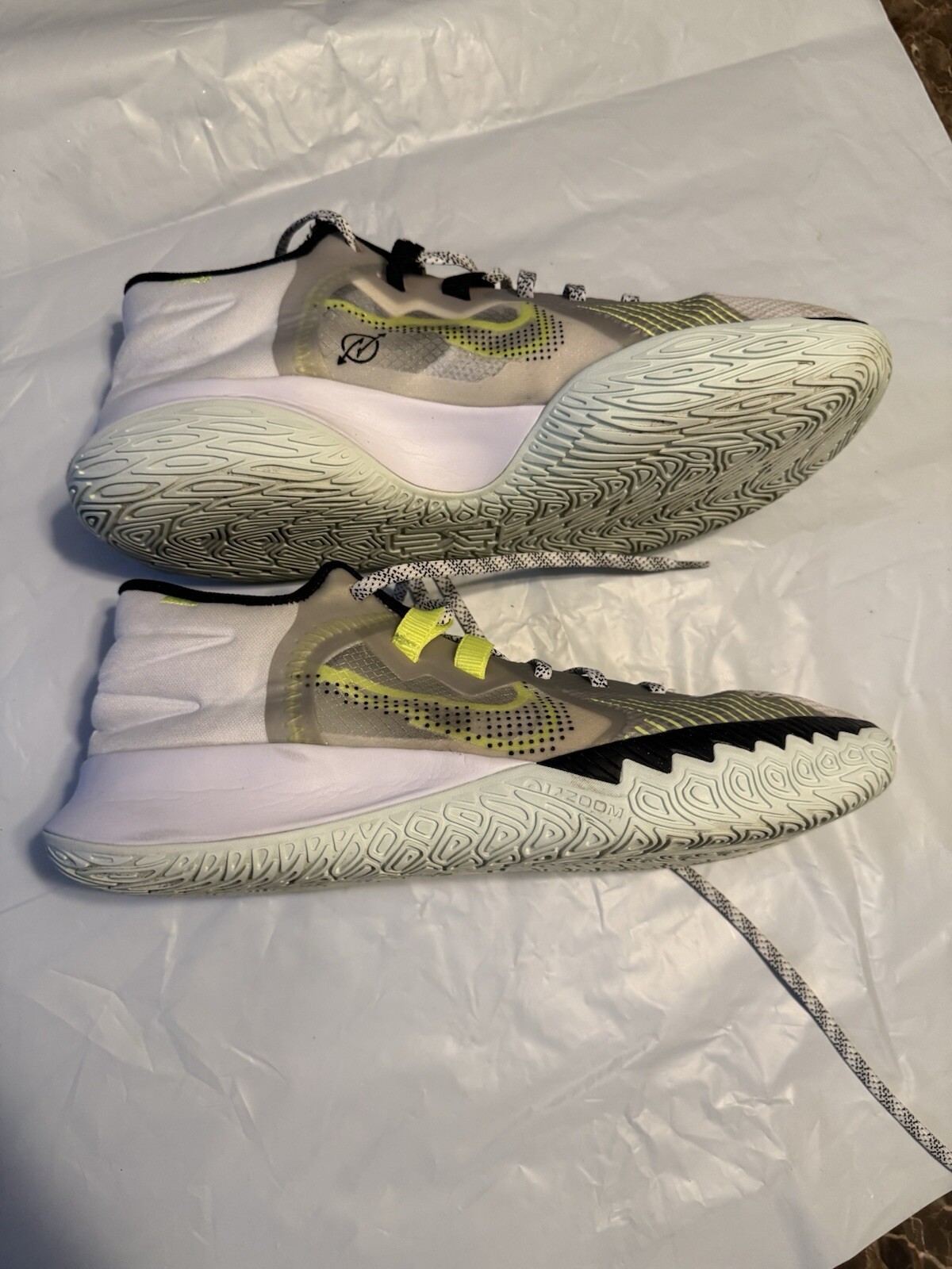 Nike Kyrie Flytrap White Volt size 13 - image 6