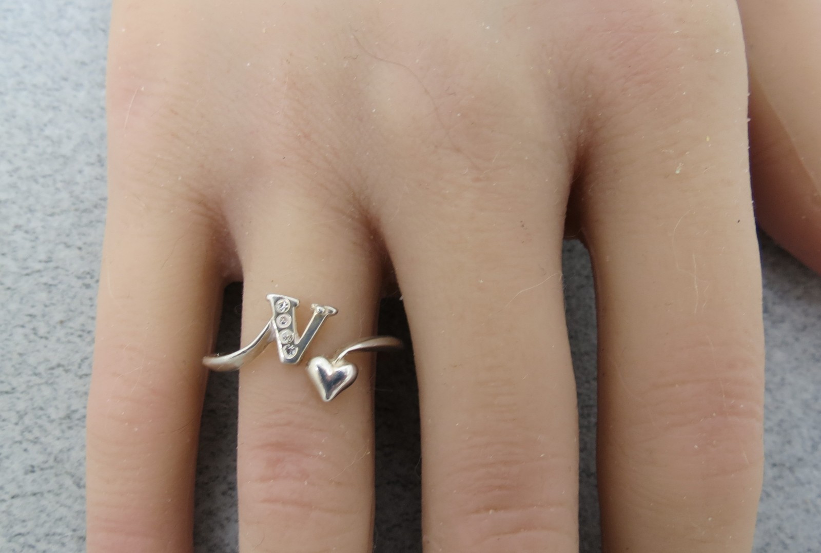 Vintage AVON Adjustable Initial "V" Ring Sterling… - image 1