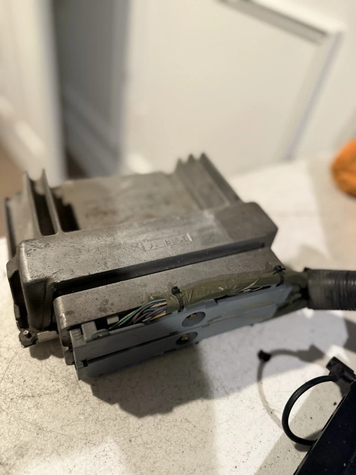 2000 - 2002 Oldsmobile Intrigue Engine Computer Module 3.5L ECM PCM ECU 09378702 - Image 3 of 4