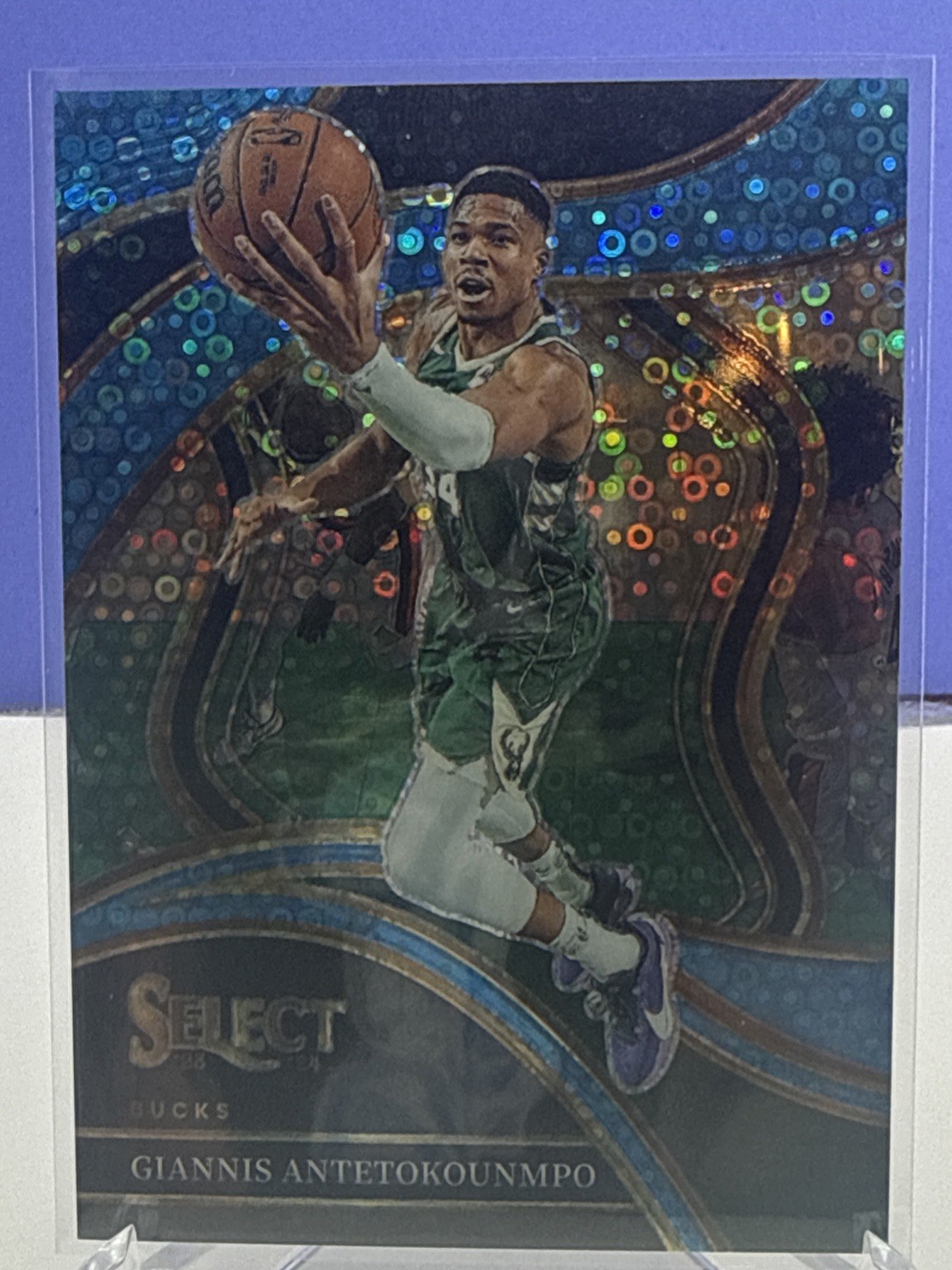 2023-24 Select - Courtside Giannis Antetokounmpo Lt Blue Disco Prizm 42 /99