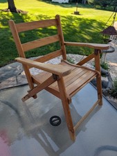 Ancienne chaise pliante pour poupée enfant à lattes en bois milieu de siècle taille enfant