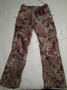 Kryptek Highlander Womens Dalibor Hunting Softshell Jacket And Pants Set