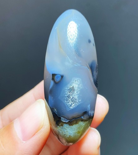 New Find Silver Light Agate Palm Polishing Healing Glow Under UV Light C701 - Picture 4 of 11