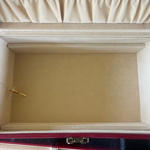 Vintage Dulwich Designs Embossed Handracfted Jewelry Box, Key, Handle,Travel Cse - Picture 5 of 14