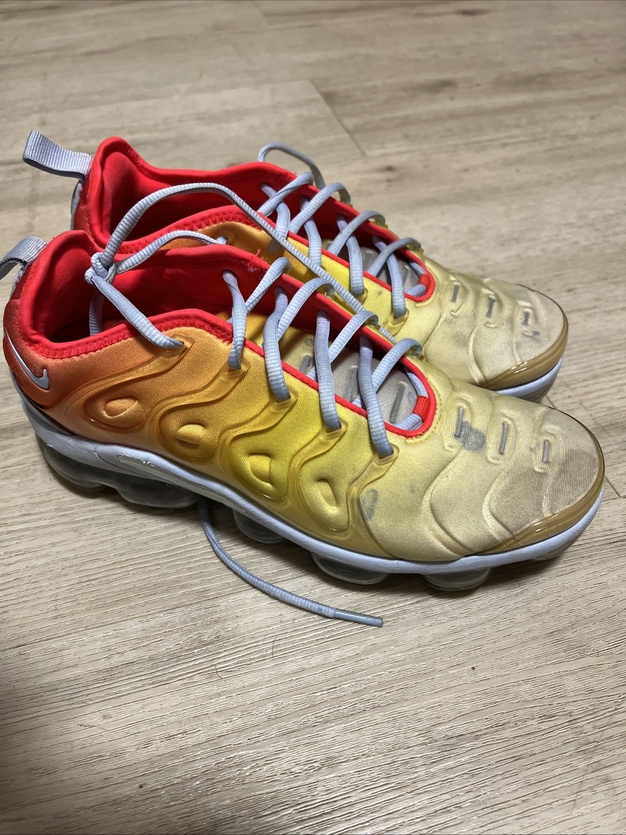 red vapormax foot locker