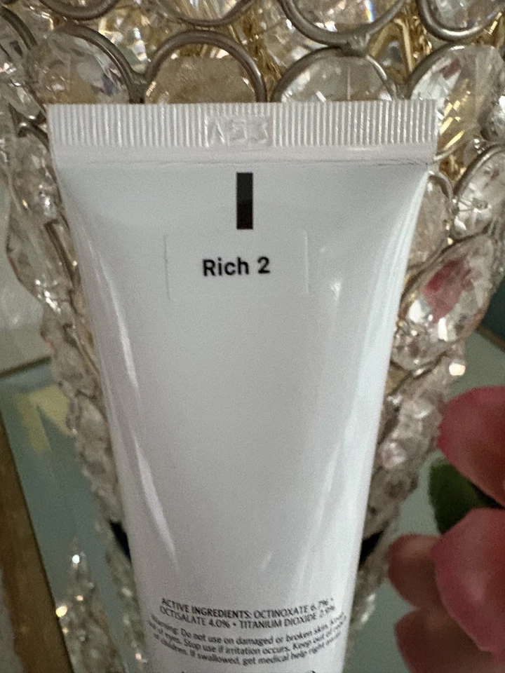 Bobbi Brown Vitamin Enriched Skin Tinted Moisturizer SPF 15 (RICH 2) 1.7oz/50ml - Image 3 of 4