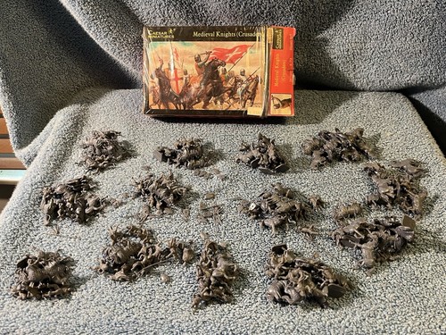(130) Caesar Minatures 1/72 Medieval Knights (Crusaders) Figures History 107 OB