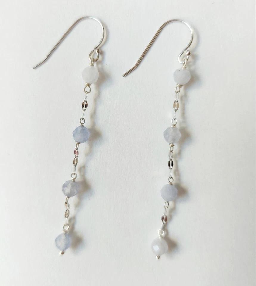 Orecchini in argento 925 e pietre con tanzanite naturale sfaccettata da 4 mm - Immagine 3 di 4