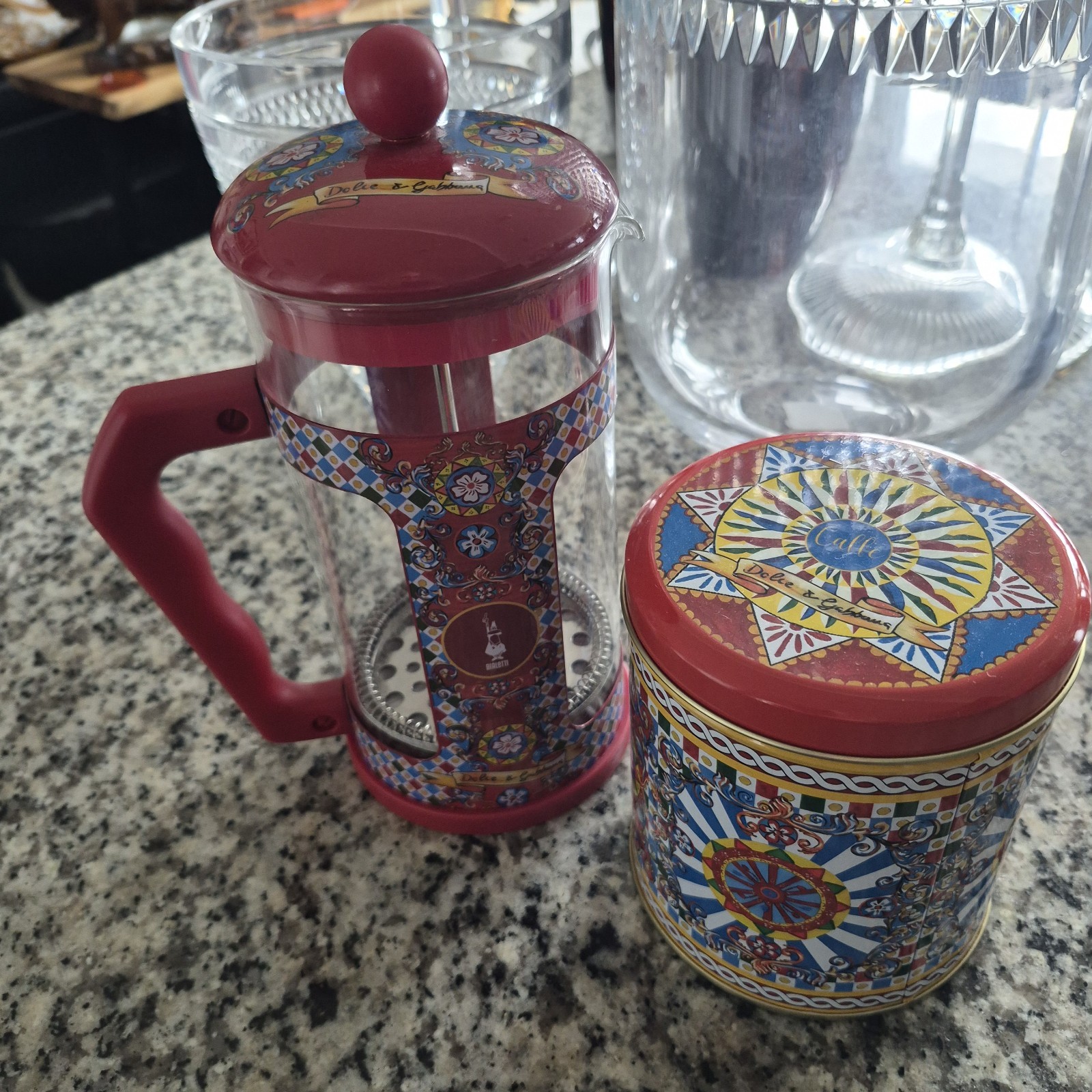 8 Cup Italy And Tin Set