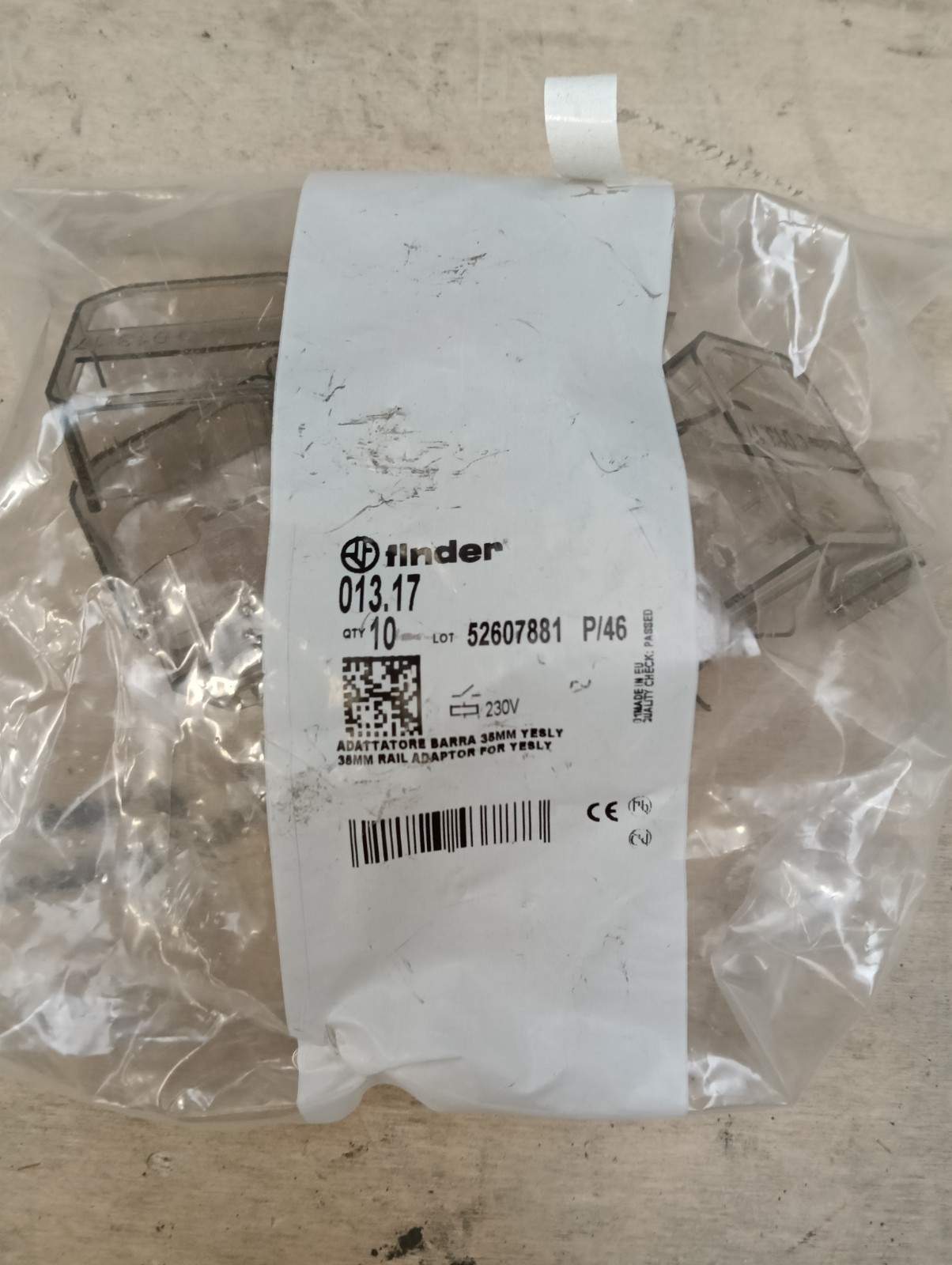 FINDER 013.17 ADATTATORE PER GUIDA DIN YESLY 1Y.P2, 1Y.E8